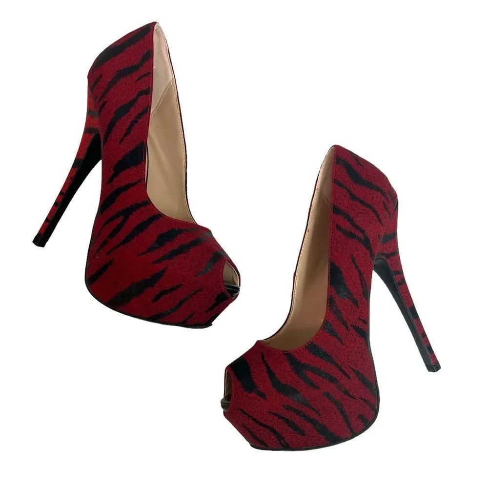 LILIANA Tiger Print peep toe platform stiletto heels,‎ size 8 D17